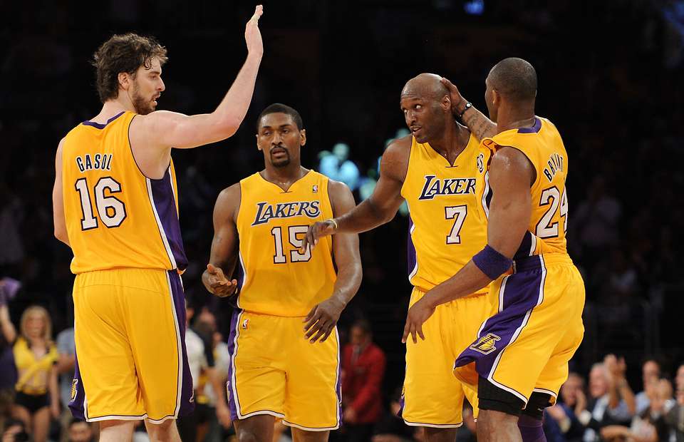 ¿Qué les pasa a los Lakers? Ya hay suplentes para el All-Star