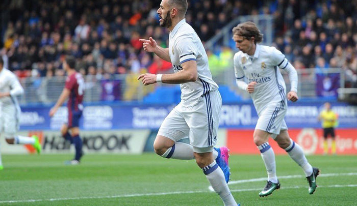 Benzema rompe el esquema del Real Madrid en Ipurua (1-4)