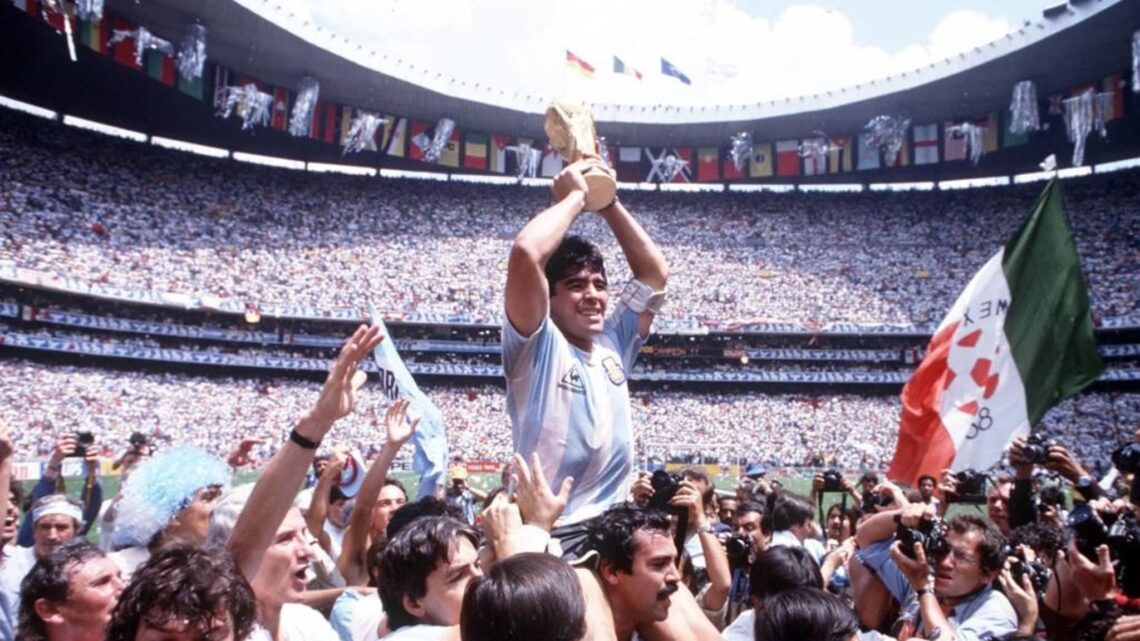 Diego Armando Maradona, entre la persona y el mito