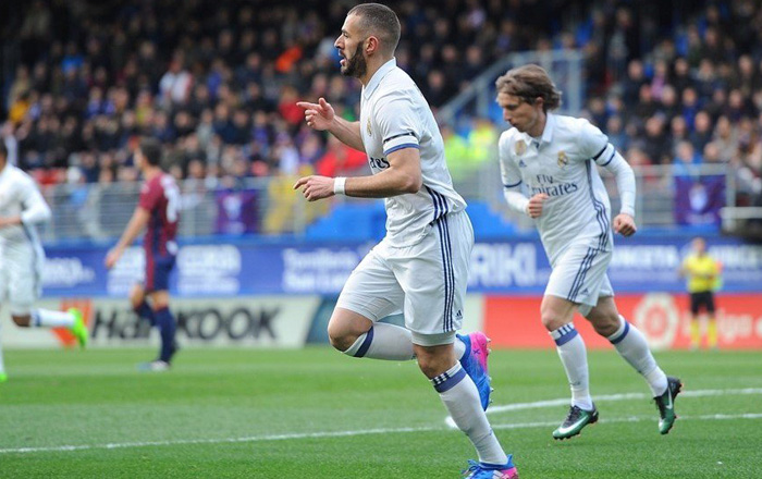 Benzema rompe el esquema del Real Madrid en Ipurua (1-4)