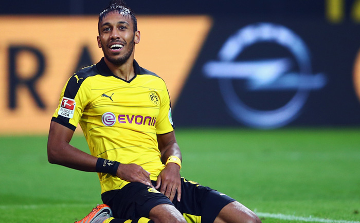 Manchester United y Real Madrid siguen a Aubameyang